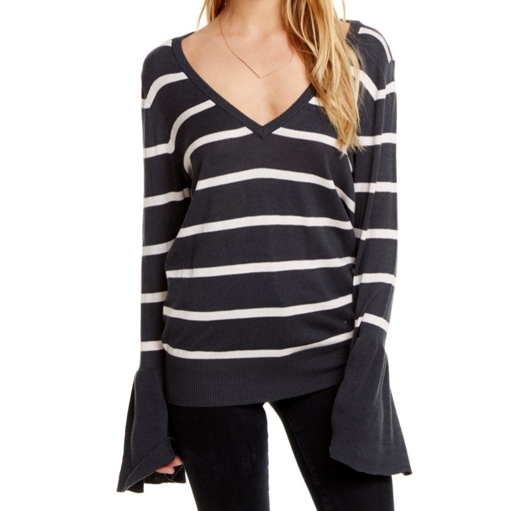 NWT chaser-v-neck-peplum-sleeve-sweater M